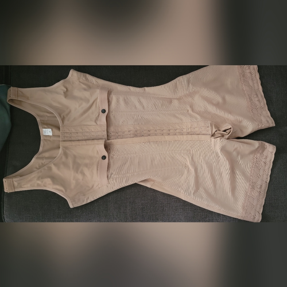 Body Shaper NEVER used